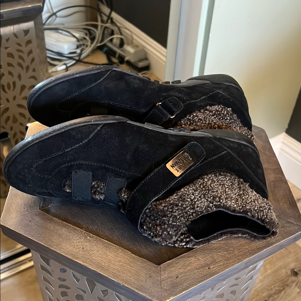 π 1 hour sale. Stuart Weitzman, 9.5, Black suede High-Top Sneakers, faux fur - Picture 6 of 10